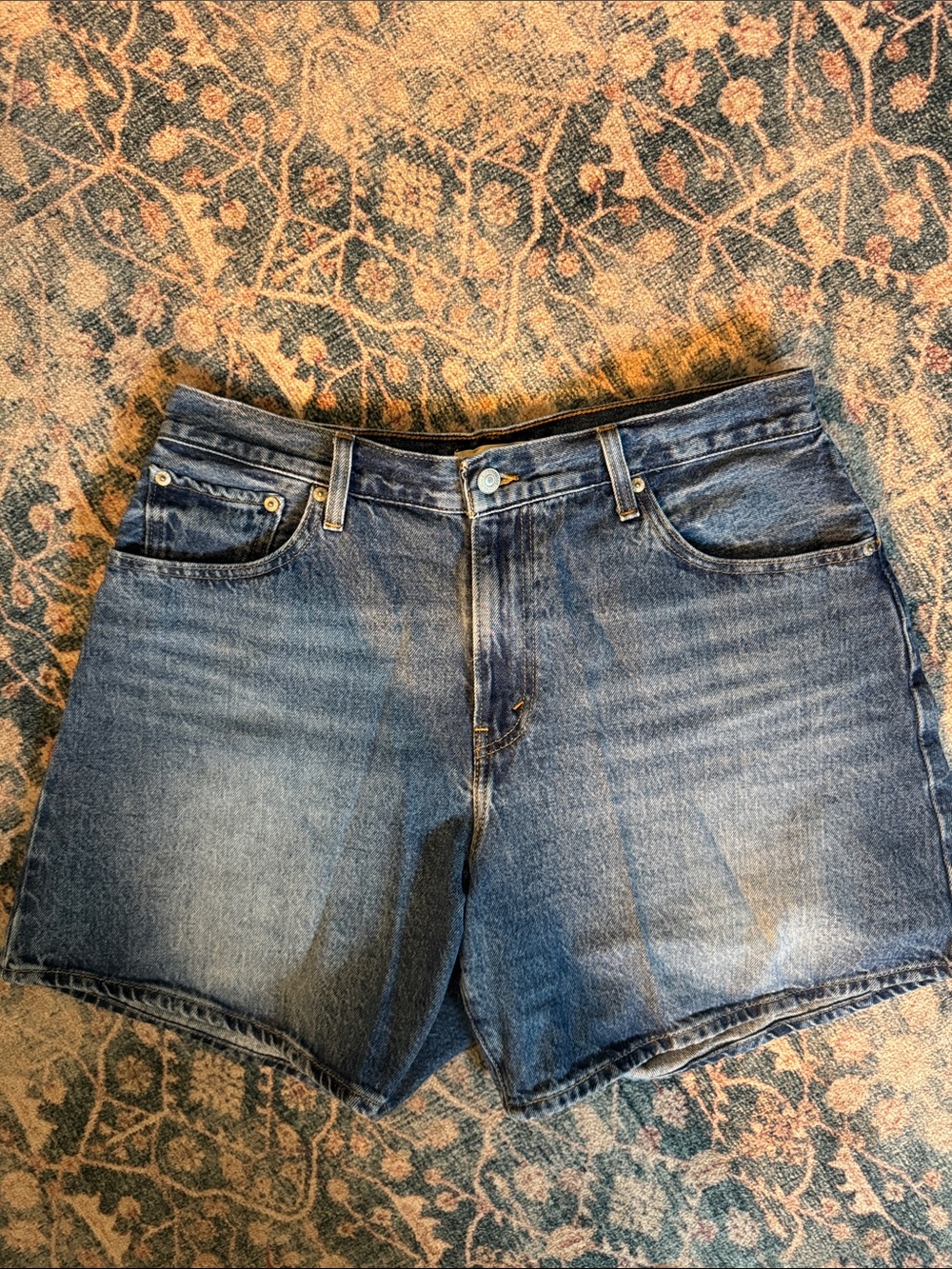 Levi’s Classic High-Rise Baggy Denim Shorts in Washed Blue, Size 32